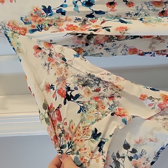 Karen Kane Pink and White Floral Cold Shoulder Top Small - Picture 4 of 5